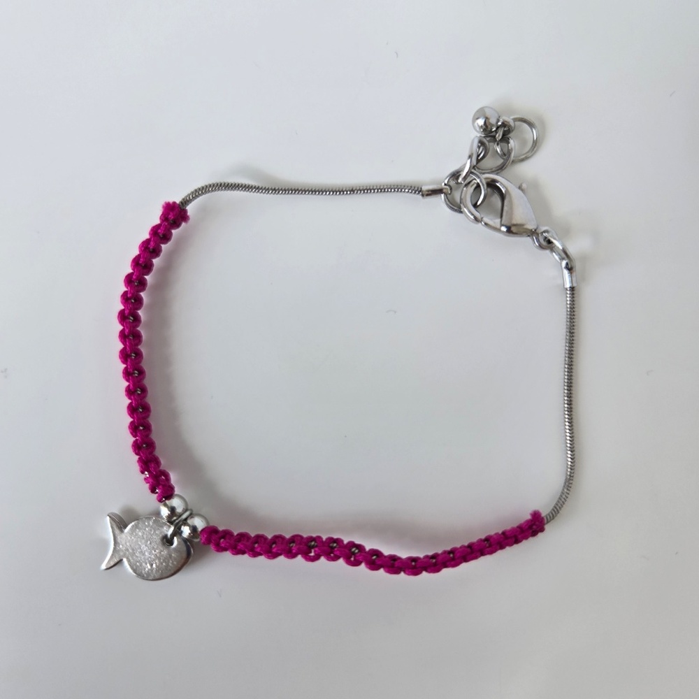 🌺 Magenta Macramé & Silver Fish Charm Adjustable Bracelet